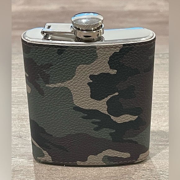 7oz Stainless Steel Camouflage Flask, never been used - Picture 1 of 4